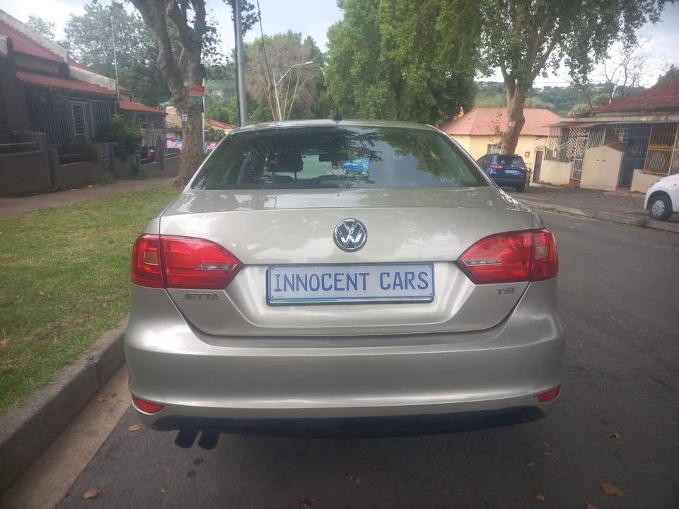 2013 VW JETTA 6 Comfortline 1.4 Tsi Petrol, Manual, Gold Color, mileage 89000kms