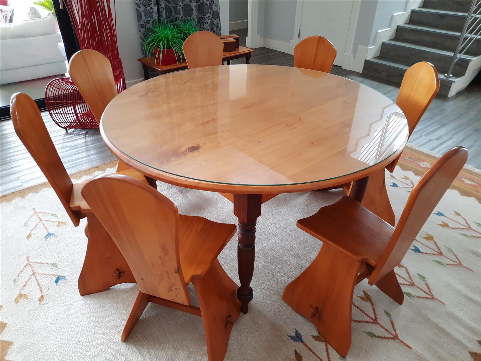 round solid oak dining table and chairs