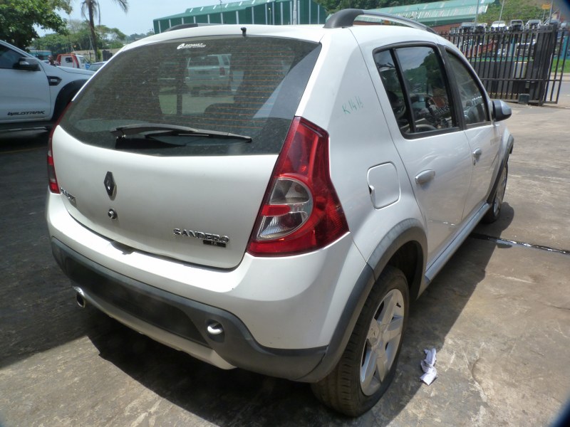Renault Sandero 1.6 Stepway Manual White - 2012 STRIPPING FOR SPARES - Private Seller