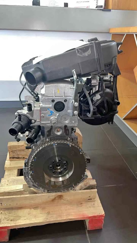 NP200 ORIGINAL ENGINES. BRAND NEW. FOR VARIOUS OTHER CARS TOO.