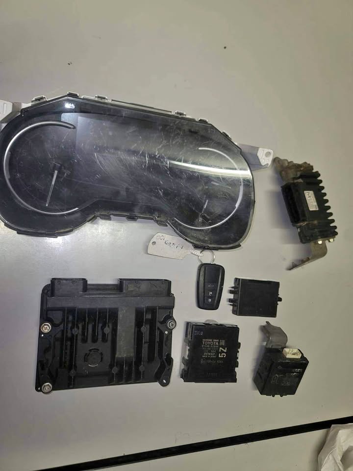 Toyota Rev4 2019 lockset - Private Seller Toyota Rev4 2019 lockset - Private Seller