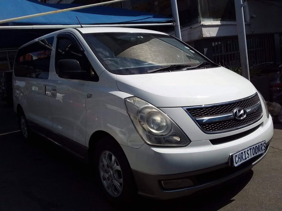2010 Hyundai H-1 9-seater automatic 2010