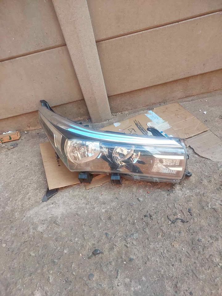 Toyota prestige headlight right side - Private Seller Toyota prestige headlight right side - Private Seller