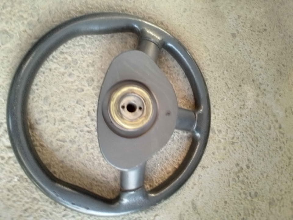 2005 ford ranger XLT WL 2.5 steering wheel still in good condition - Private Seller 2005 ford ranger XLT WL 2.5 steering wheel still in good condition - Private Seller