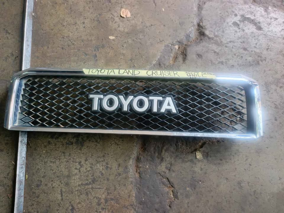 TOYOTA LAND CRUISER 70 / 79SERIES GRILL - Private Seller TOYOTA LAND CRUISER 70 / 79SERIES GRILL - Private Seller