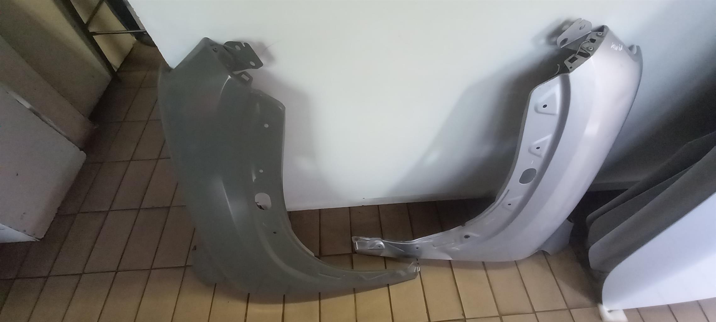 2021 RENAULT KWID FENDER LEFT AND RIGHT SIDE FOR SALE SUPER CLEAN - Private Seller