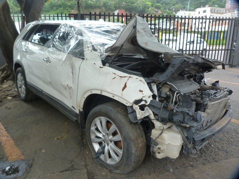 Kia Sorento 2.2 CRDi AT White - 2014 STRIPPING FOR SPARES - Private Seller Kia Sorento 2.2 CRDi AT White - 2014 STRIPPING FOR SPARES - Private Seller