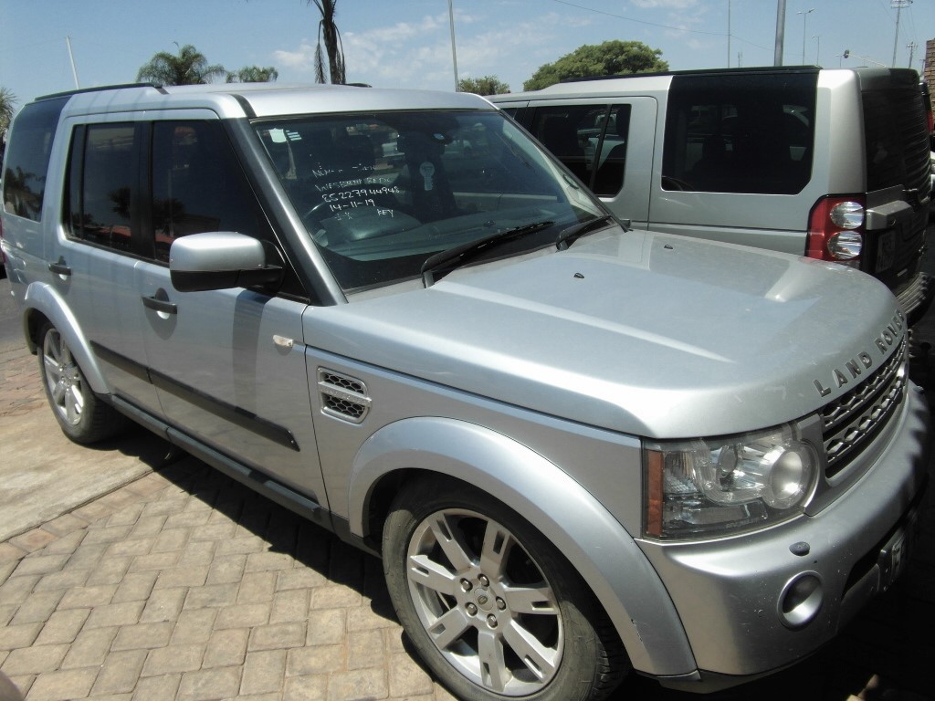 Discovery 4 TDV6 3.0 SE For Stripping