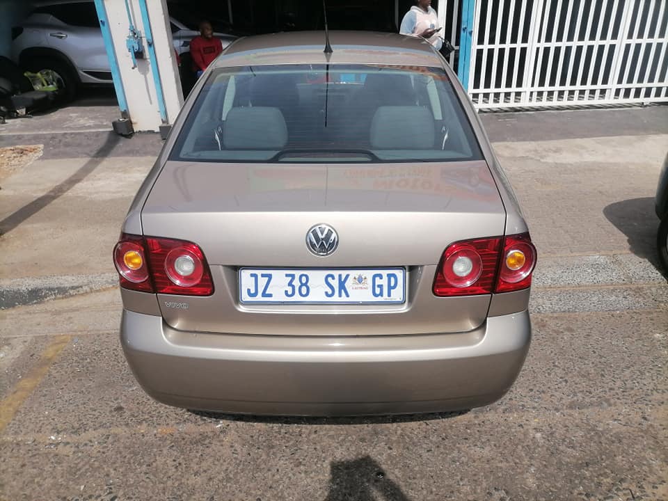 2016 Volkswagen polo vivo 1.4 Sedan Comfortline with a nice interior seat
