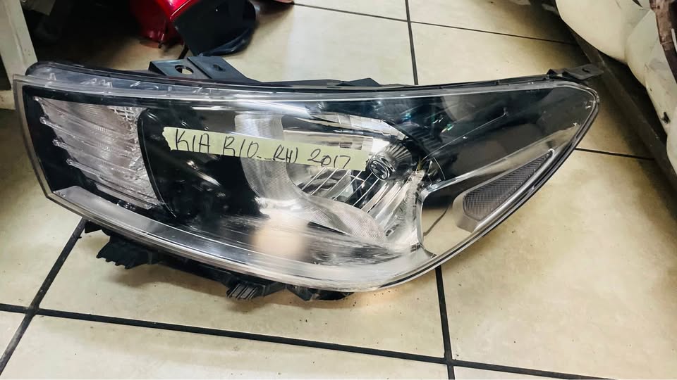 Kia Rio headlight - Private Seller Kia Rio headlight - Private Seller