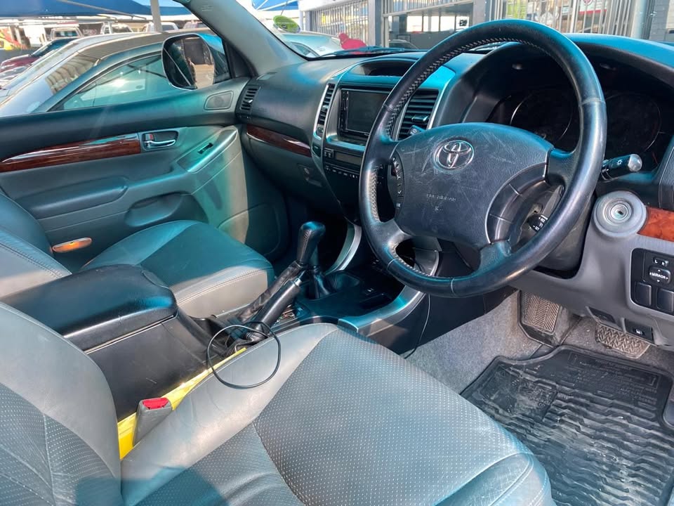 2009 TOYOTA LAND CRUISER PRADA 7 SEATER 4.0V6 4X4 AUTOMATIC