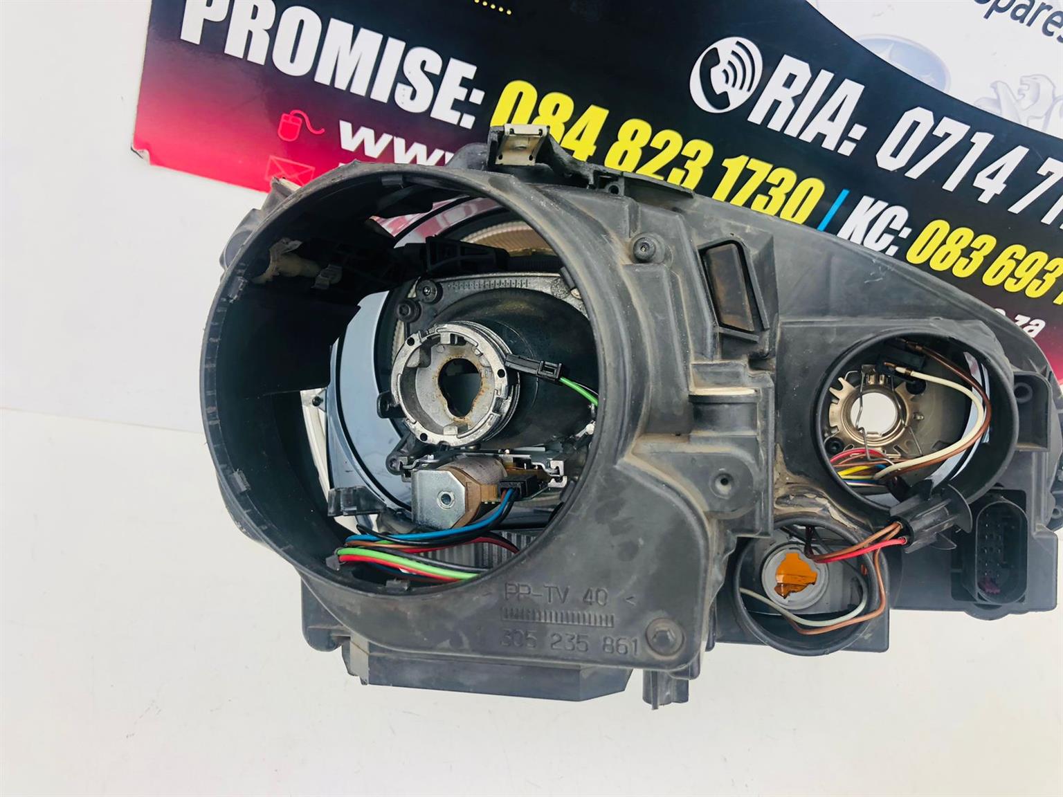 VW Golf 5 left xenon headlight - Private Seller