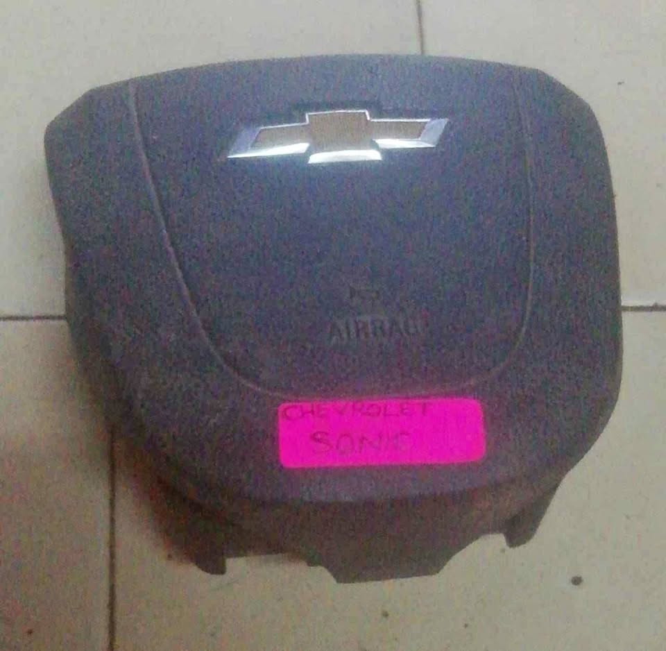 Chevrolet Sonic steering wheel airbag - Private Seller Chevrolet Sonic steering wheel airbag - Private Seller