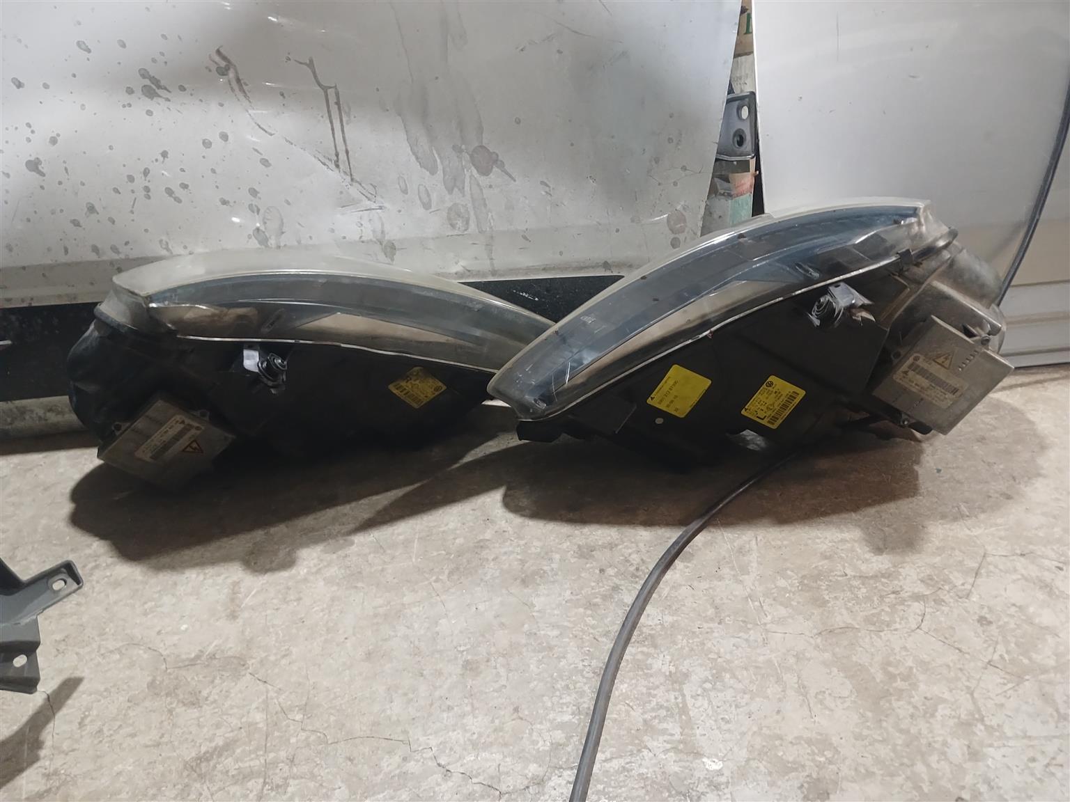 VW GOLF 5 HEADLIGHT XENON BOTH SIDE WITH MODULES - Private Seller