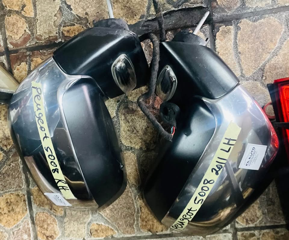 Peugeot 5008 side mirrors - Private Seller