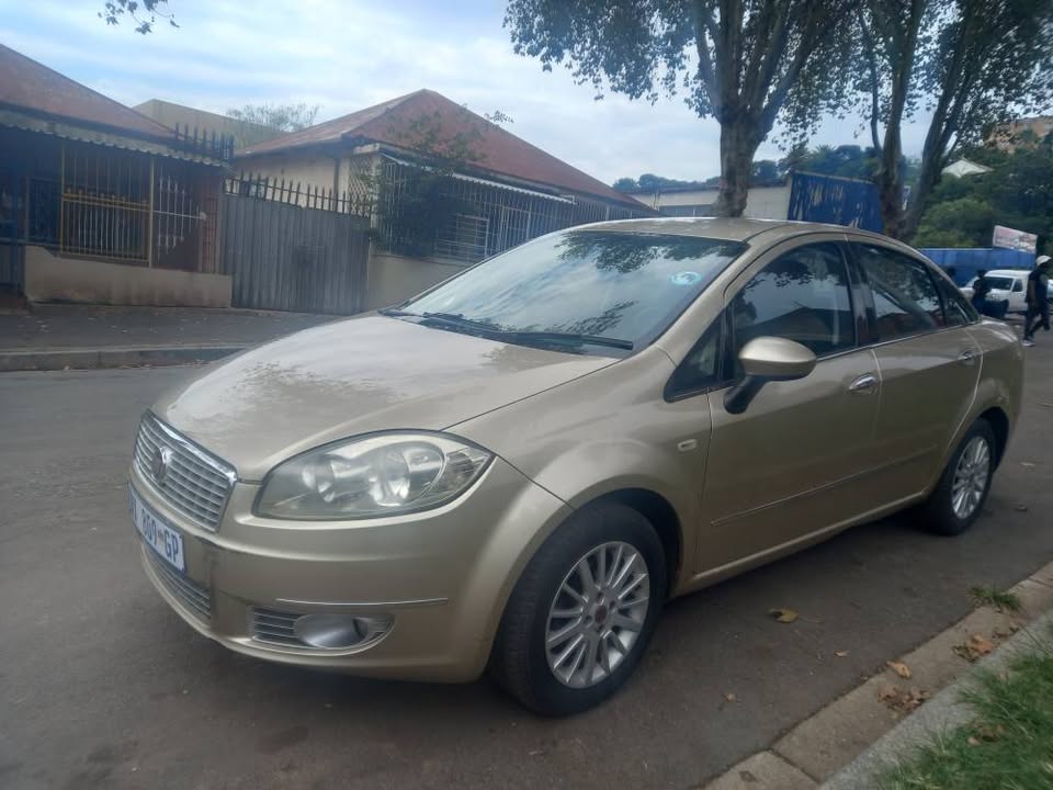 2011 FIAT LINEA MOTION 1.4 PETROL, MANUAL, GOLD,LEATHER SEATS