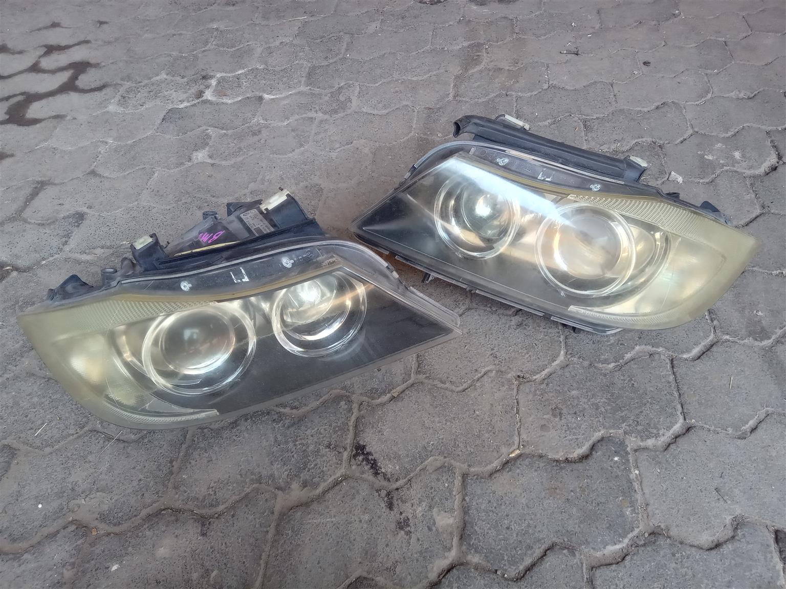 BMW E91 3 Series 320i Zenon Headlight - Private Seller