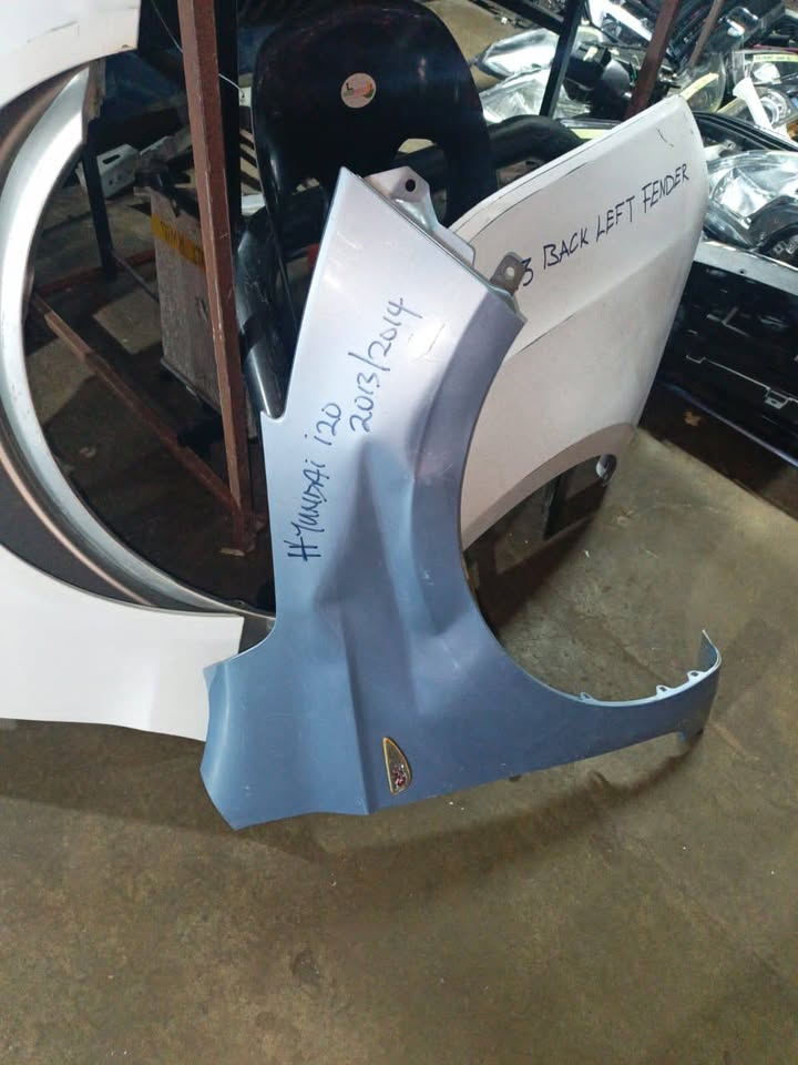 Hyundai i right fender - Private Seller