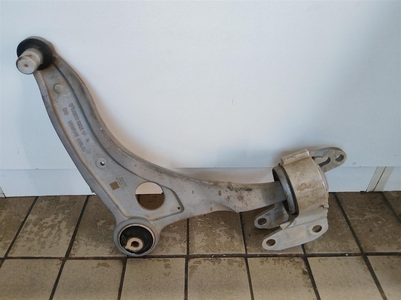 2021 RANGE ROVER EVOQUE FRONT RIGHT LOWER CONTROL ARM AVAILABLE FOR SALE - Private Seller 2021 RANGE ROVER EVOQUE FRONT RIGHT LOWER CONTROL ARM AVAILABLE FOR SALE - Private Seller