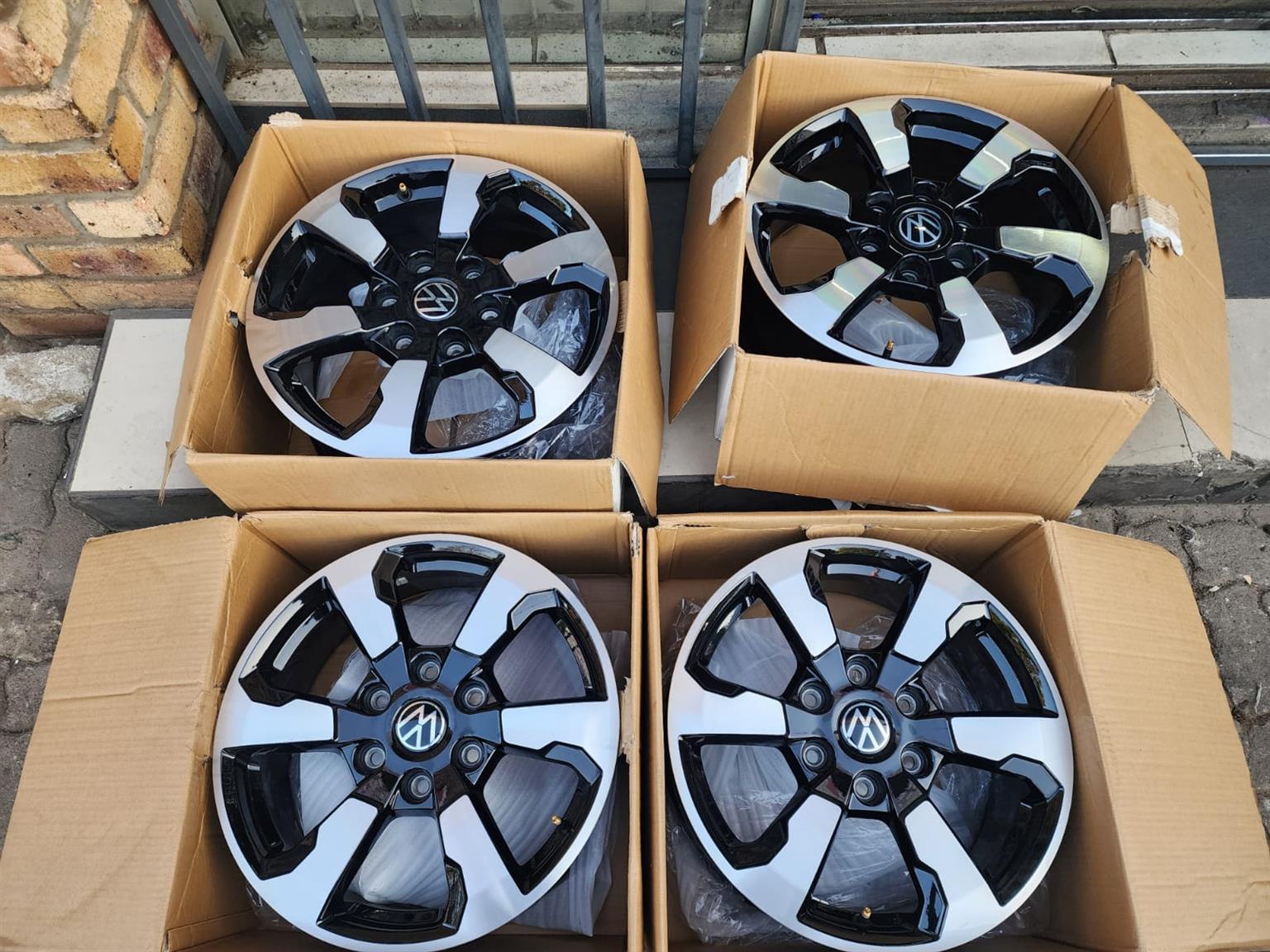 18inch VW Amarok mag rims (LATEST MODELS) 6x139pcd set. - Private Seller 18inch VW Amarok mag rims (LATEST MODELS) 6x139pcd set. - Private Seller