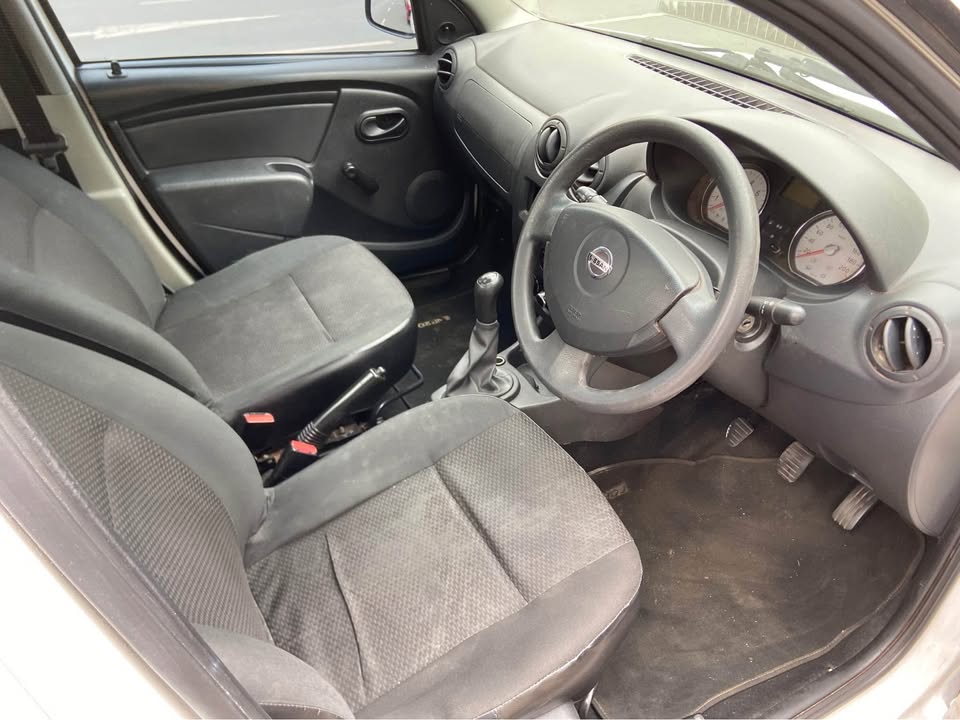 2022 Nissan np200 km