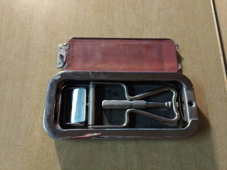 1920's VINTAGE ROLLS RAZOR