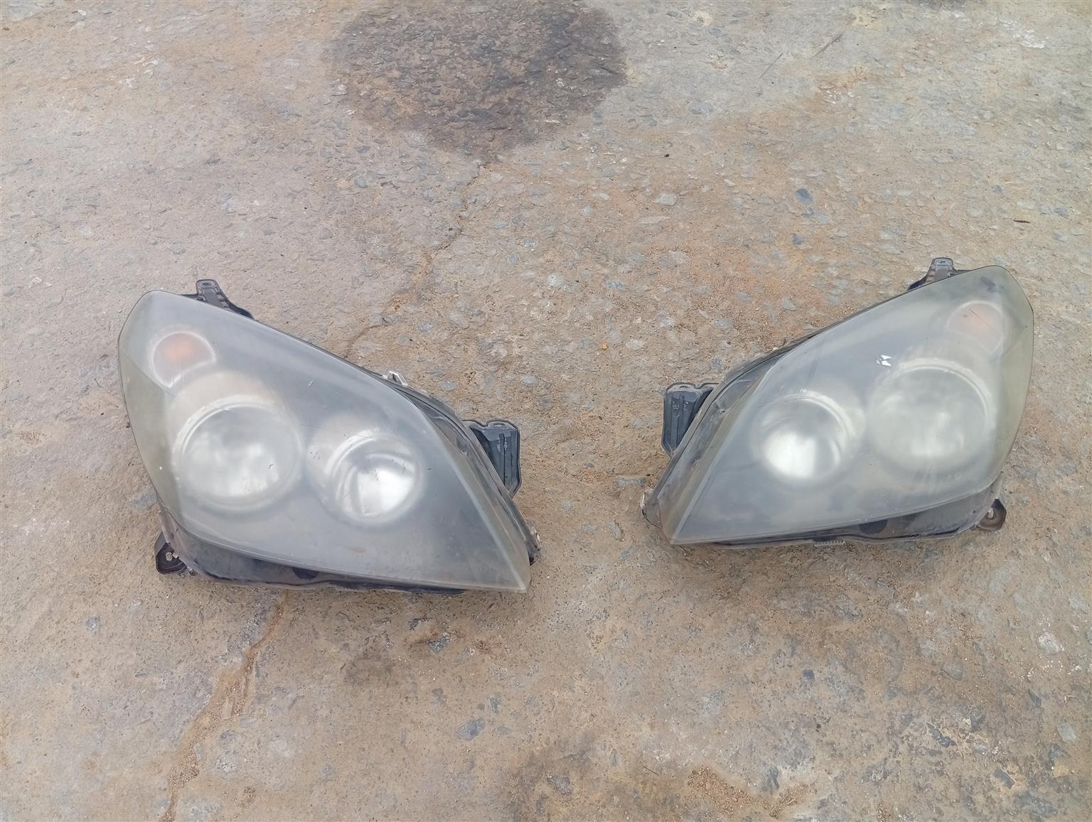 Opel astra h left and right headlight - Private Seller Opel astra h left and right headlight - Private Seller