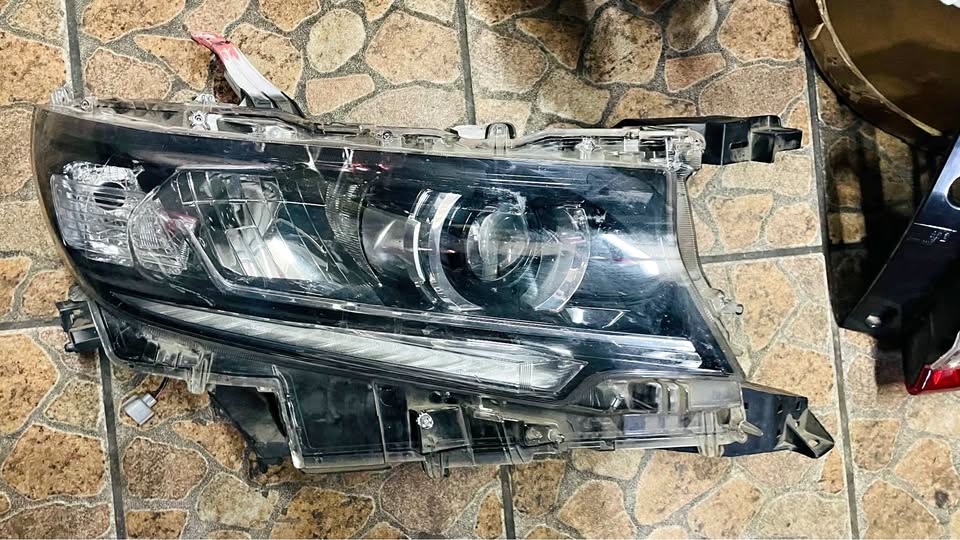 Toyota Land Cruiser Prado LED Headlight - Private Seller Toyota Land Cruiser Prado LED Headlight - Private Seller