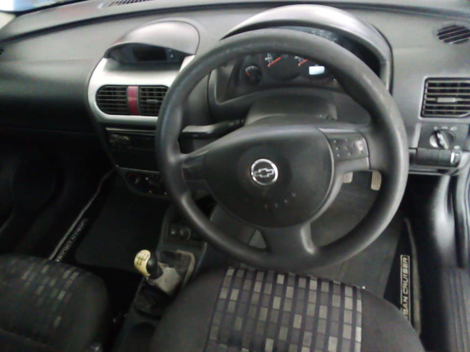 201 CHEVROLET UTILITY 1.8 MANUAL GREEN COLOR WITH CANOPY 96000km