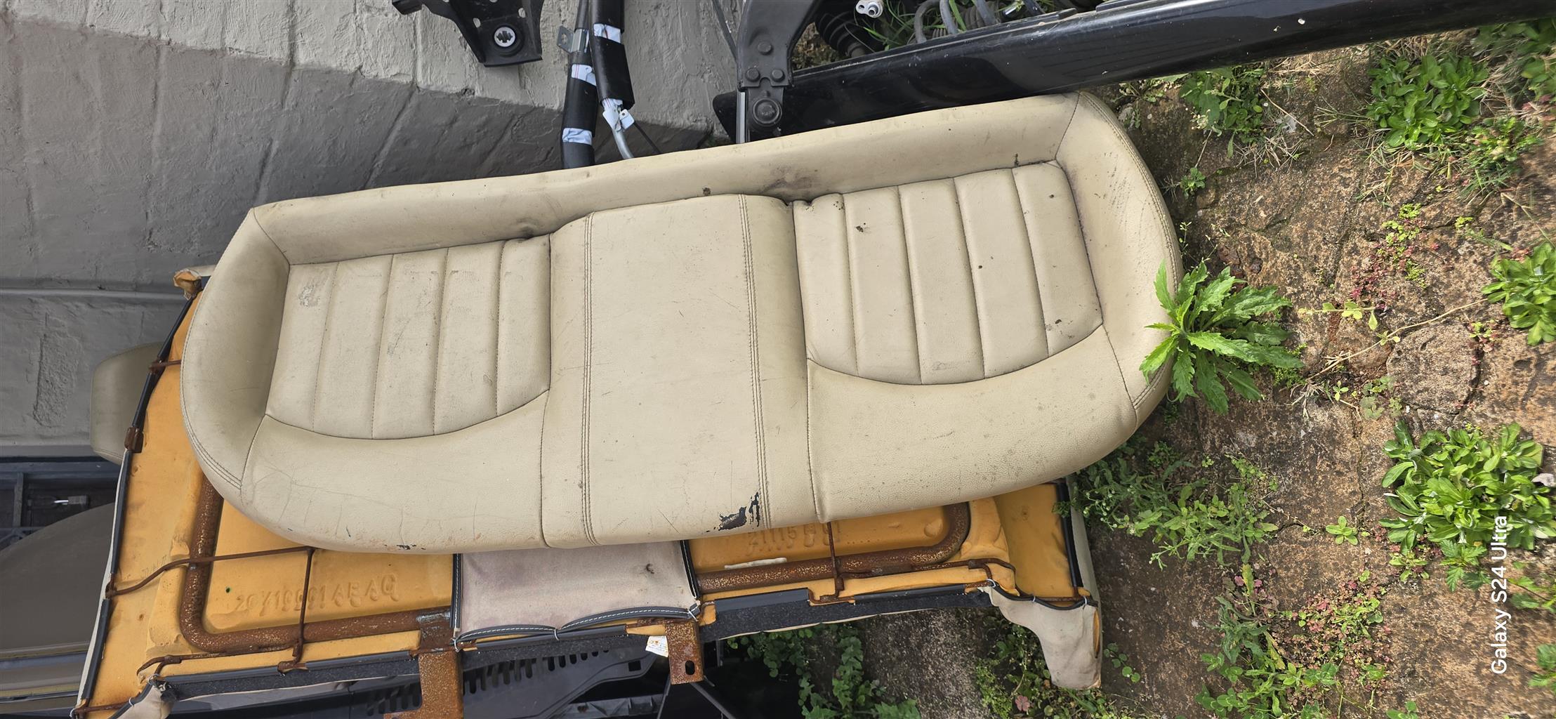 Jaguar Xtype X400 2.1Petrol Creme Genuine leather rear seat and backrest. - Private Seller Jaguar Xtype X400 2.1Petrol Creme Genuine leather rear seat and backrest. - Private Seller
