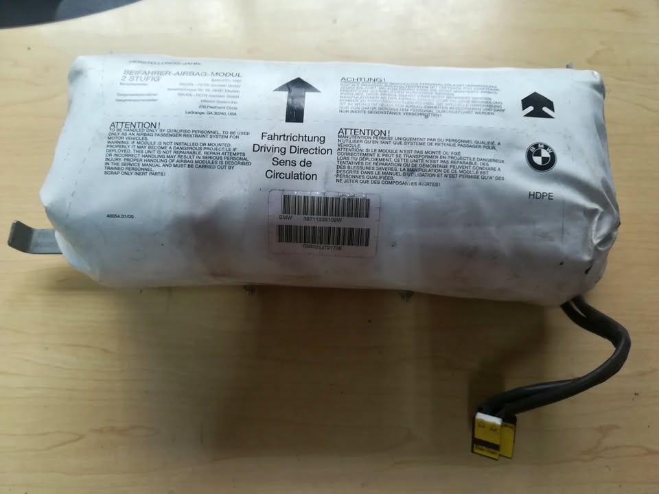 BMW PASSENGER AIRBAG - Private Seller BMW PASSENGER AIRBAG - Private Seller