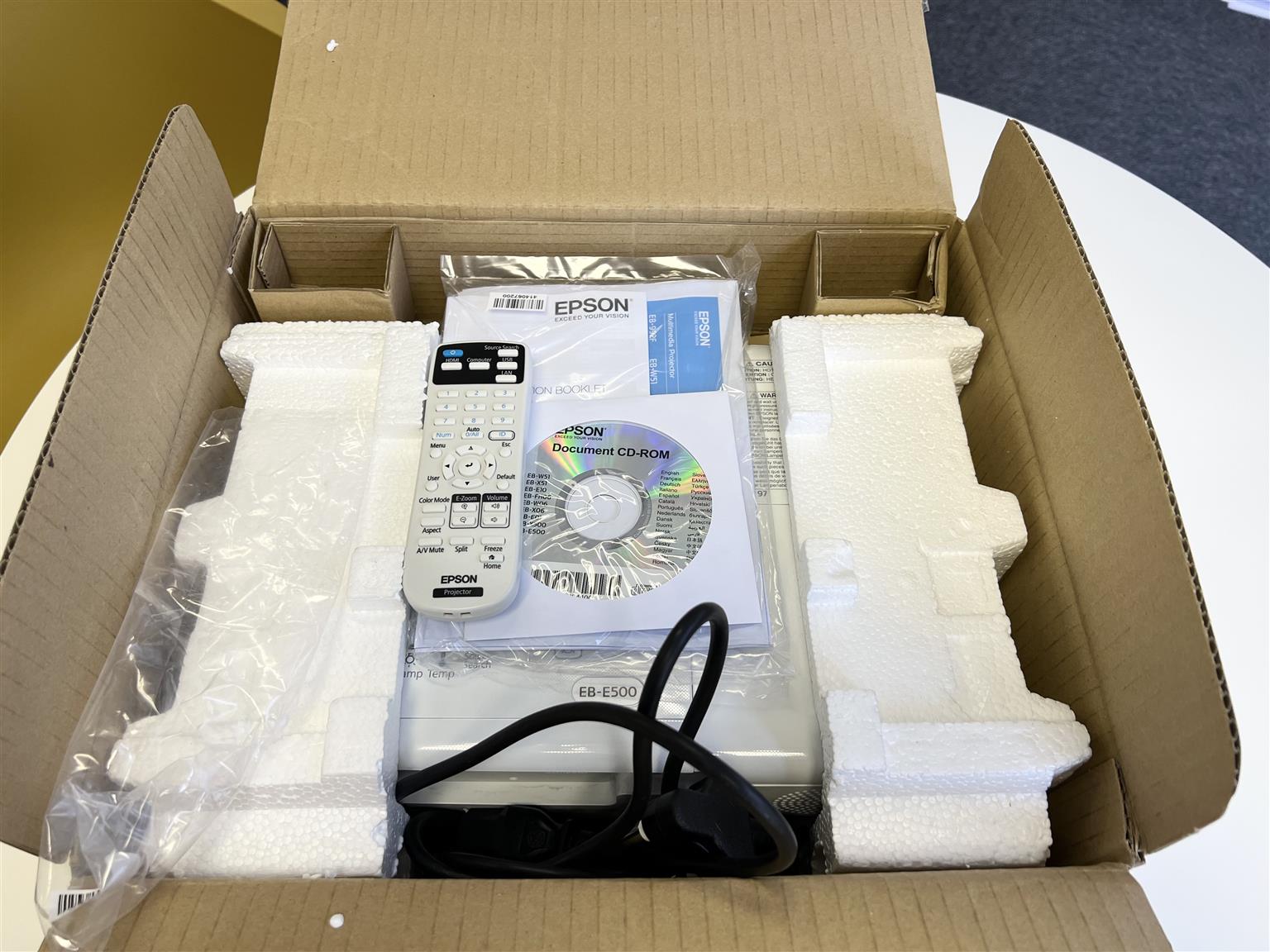 Epson EB E500 projector