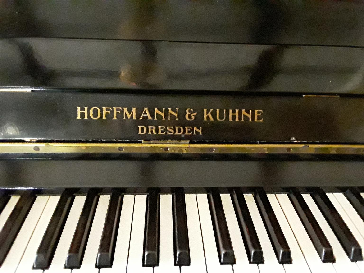 Piano Hoffmann & Kuhne Dresden. Unique. Ebony Polished. Very old. Manufactured before 29 April 1945 Piano Hoffmann & Kuhne Dresden. Unique. Ebony Polished. Very old. Manufactured before 29 April 1945