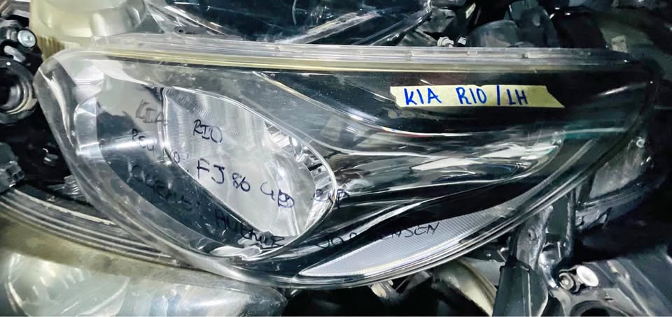 Kia Rio headlight - Private Seller Kia Rio headlight - Private Seller