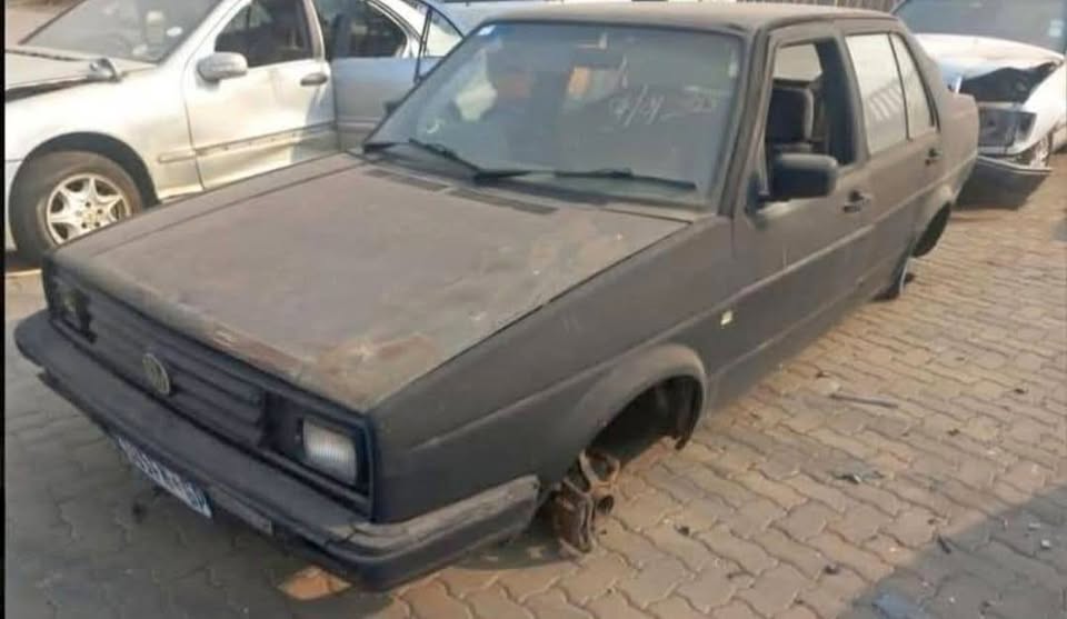 Volkswagen jetta 2 stripping for parts my number WhatsApp or cell