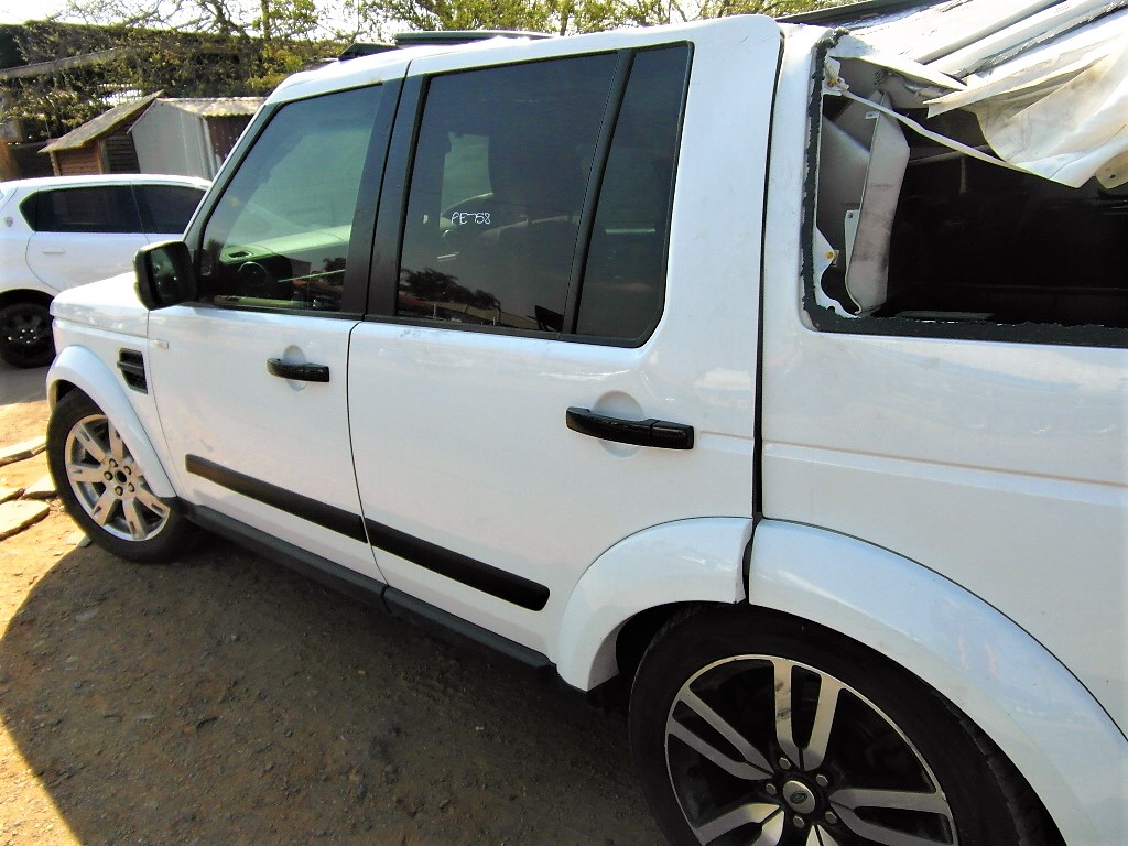 Land Rover Discovery 4 Doors – White in colour Land Rover Discovery 4 Doors – White in colour