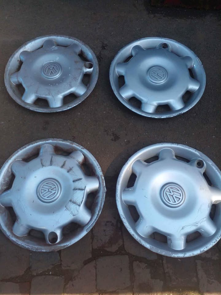 VW Jetta 3 headlight Original Hella  Left Side and Wheel Caps - Private Seller