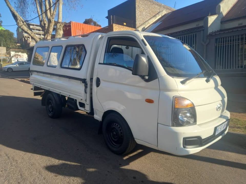 2015 Hyundai H100 2.6 Diesel, Manual, White, Canopy, 150000kms