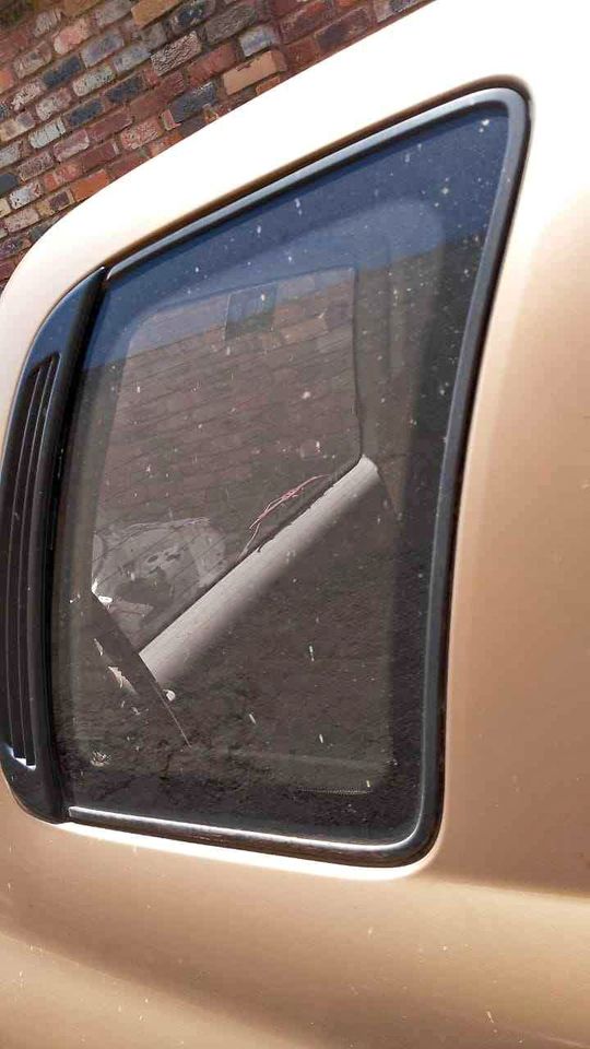 Suzuki Grand Vitara V6 RR fender glass - Private Seller Suzuki Grand Vitara V6 RR fender glass - Private Seller