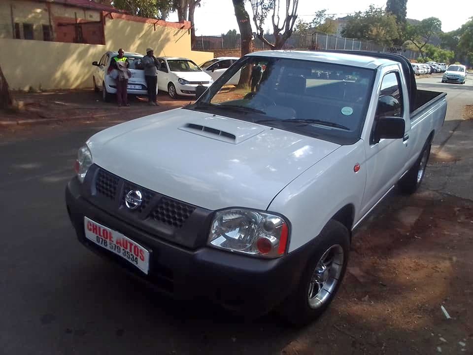 2021 Nissan np300 2.5 TDI Disiel Manual,white Single cab 4×2 Sparekey  89,000km