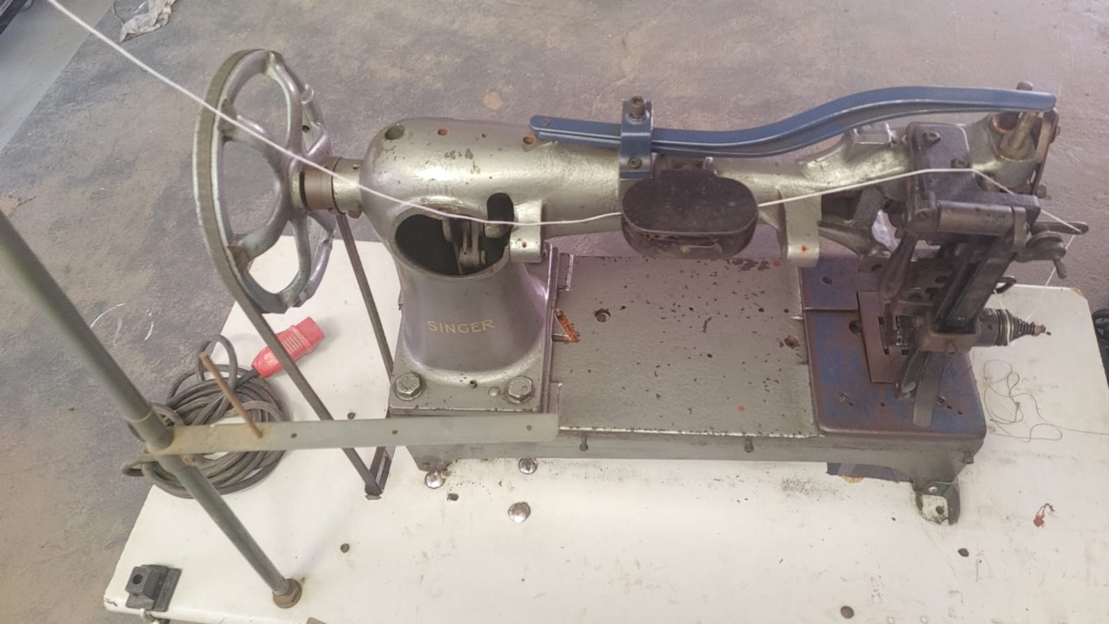 Singer Sewing Machine Vintage Heavy Duty class 7 | Junk Mail Marketplace