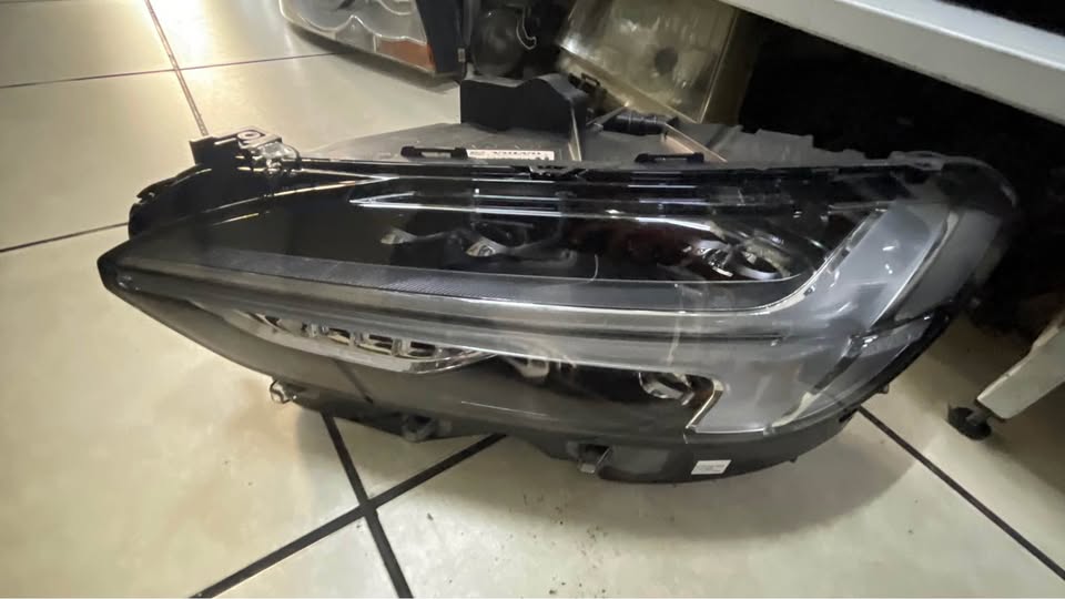 Volvo S90/V90 full LED headlight - Private Seller Volvo S90/V90 full LED headlight - Private Seller