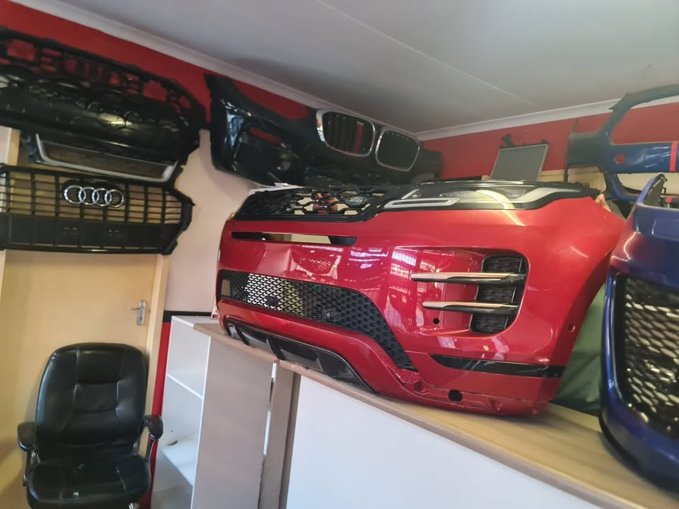 2021 RANGE ROVER EVOQUE COMPLETE FRONT BUMPER WITH HEADLIGHTS FOR SALE SUPER CLEAN - Private Seller