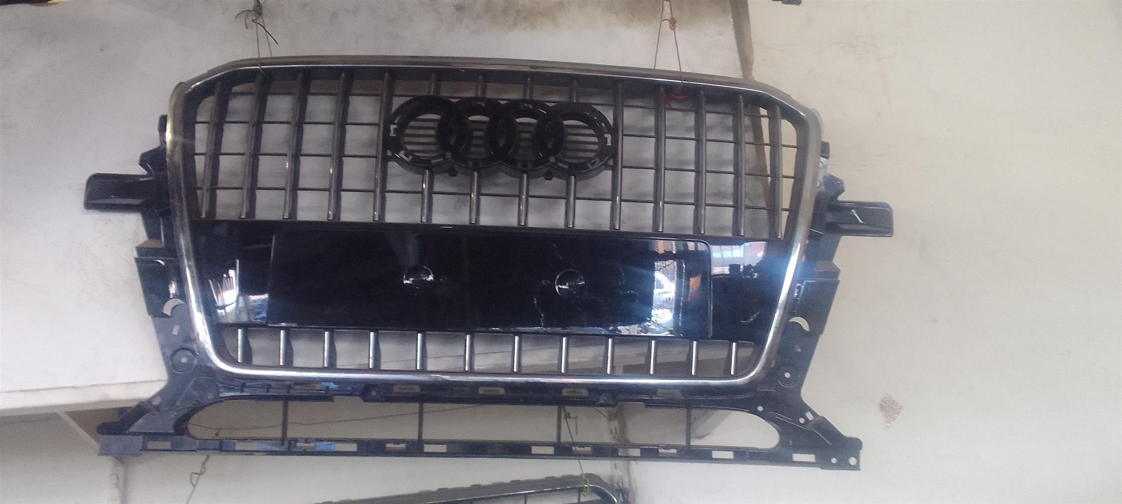 Audi Q5 2015 Model Grill for SALE - Private Seller Audi Q5 2015 Model Grill for SALE - Private Seller