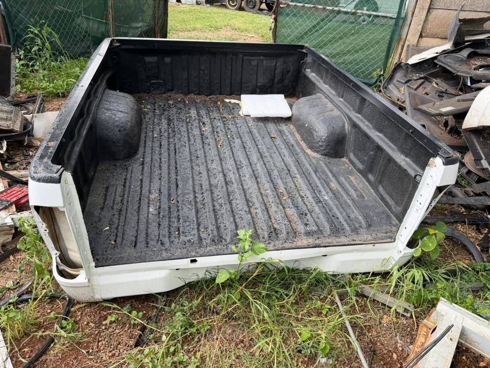 Toyota Hilux D4D Club Cab Loading Bin - Private Seller Toyota Hilux D4D Club Cab Loading Bin - Private Seller