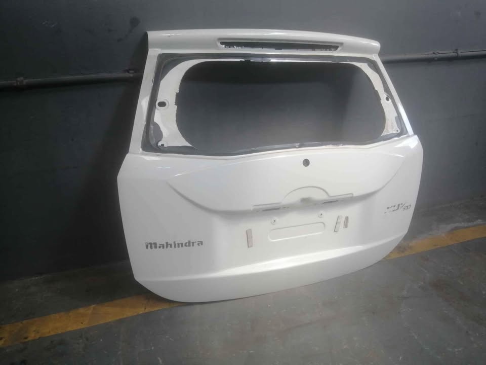 Mahindra xuv 500 Tailgate