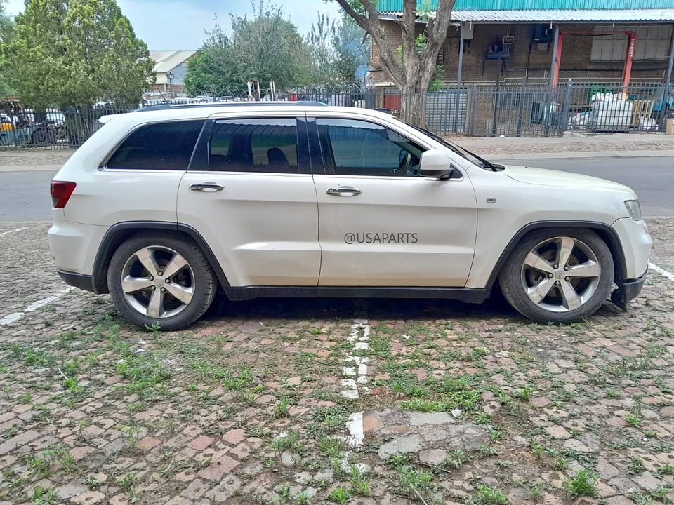 Jeep Grand Cherokee 3.0 WK2 — Stripping for Spare Parts - Private Seller Jeep Grand Cherokee 3.0 WK2 — Stripping for Spare Parts - Private Seller