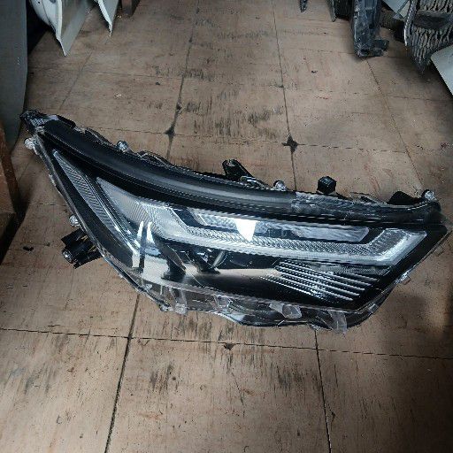 Toyota rav4 headlight - Private Seller Toyota rav4 headlight - Private Seller
