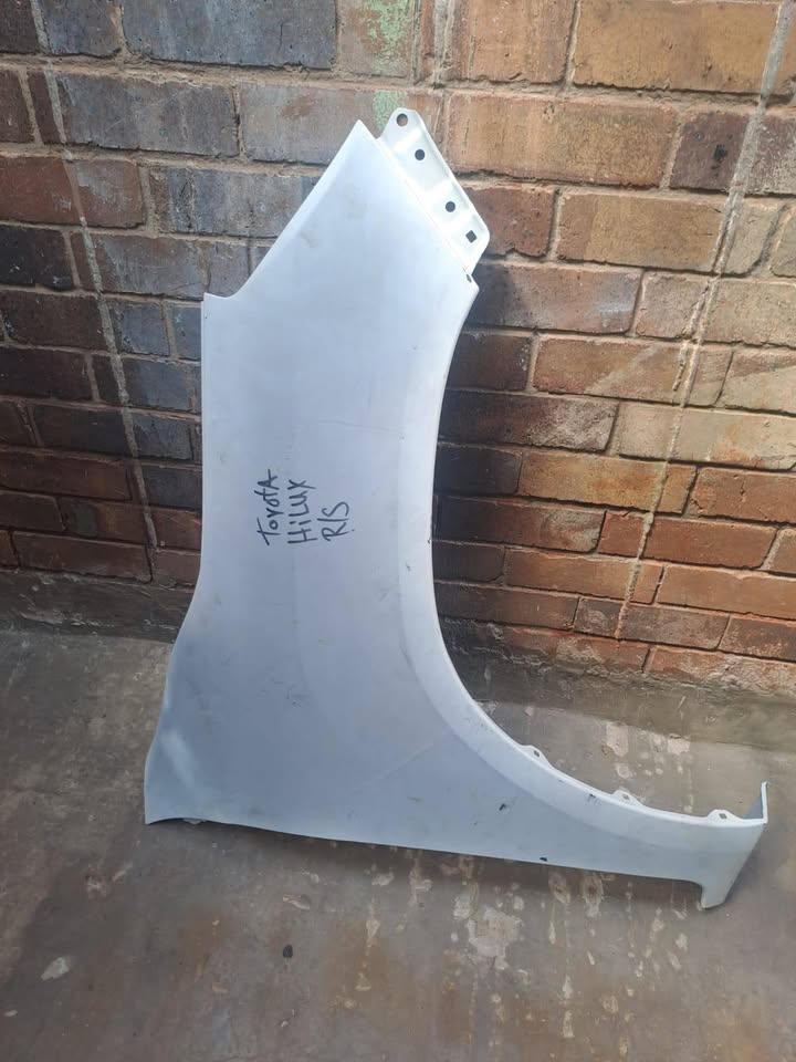 TOYOTA HILUX R/S RIGHT FENDER - Private Seller