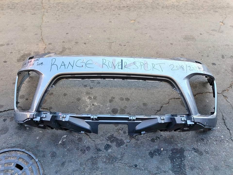 Land Rover Range Rover Sport SVR Bumper 2018 - Private Seller Land Rover Range Rover Sport SVR Bumper 2018 - Private Seller